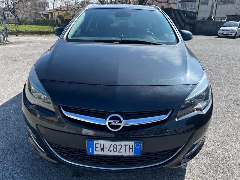 Usato 2014 Opel Astra 1.4 Benzin 140 CV (3.950 €)