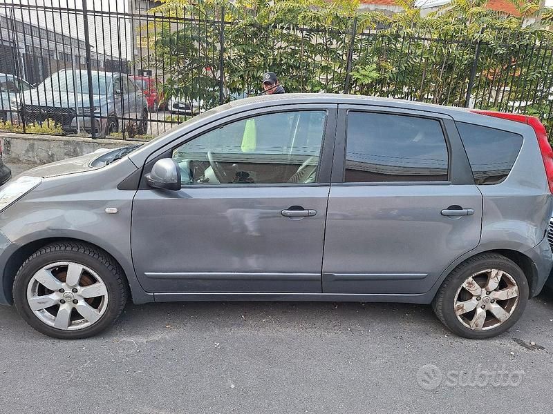 Usata Nissan Note 110 CV (80 kW) 2006 Grigio Berlina