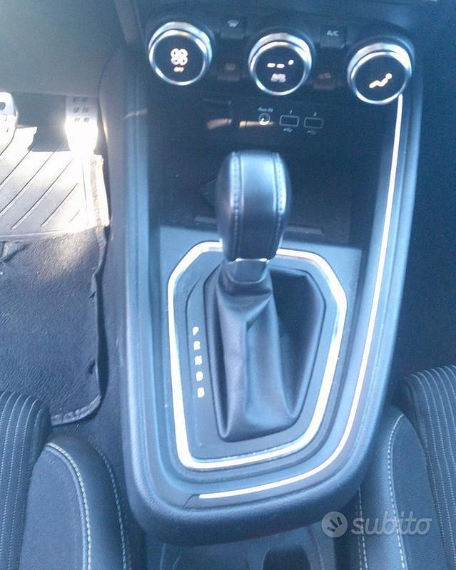 Occasion Renault Clio V Engineered 145 ch (106 kW) 2023 Gris Berline