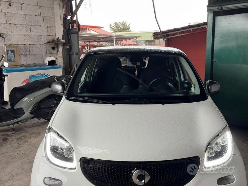 Usata Smart ForFour 90 CV (66 kW) 2018 Bianco Utilitaria