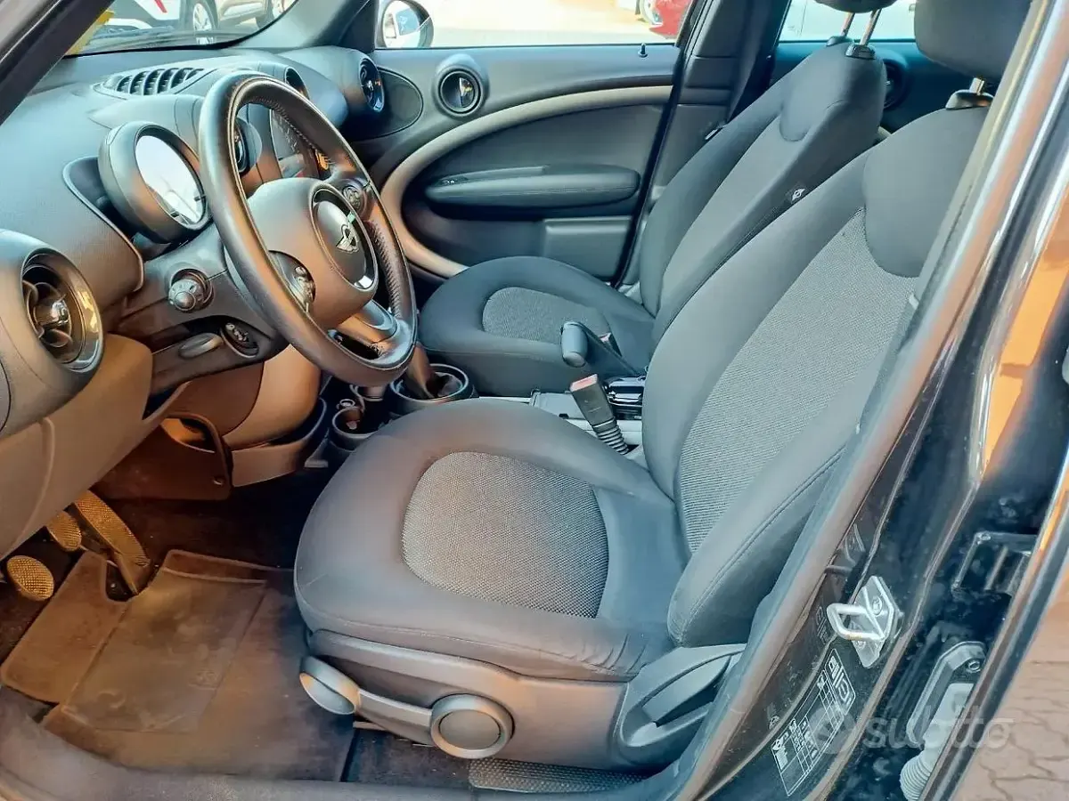 Usata Mini One Countryman 98 CV (72 kW) 2015 Marrone SUV