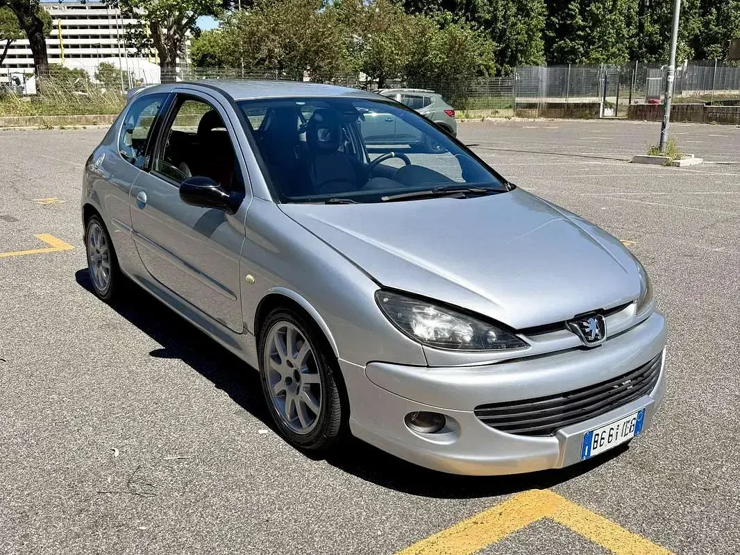 Usata Peugeot 206 190 CV (139 kW) 1999 Argento Utilitaria