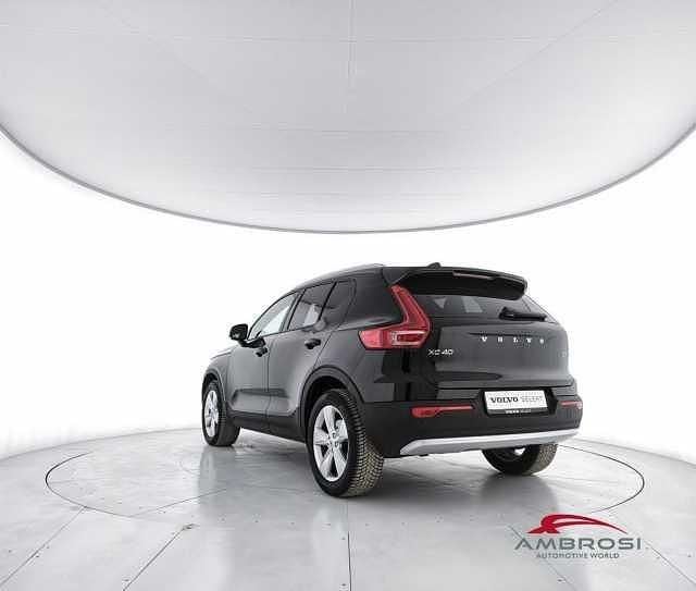Begagnad Volvo XC40 Core 163 HK (119 kW) 2025 Svart SUV