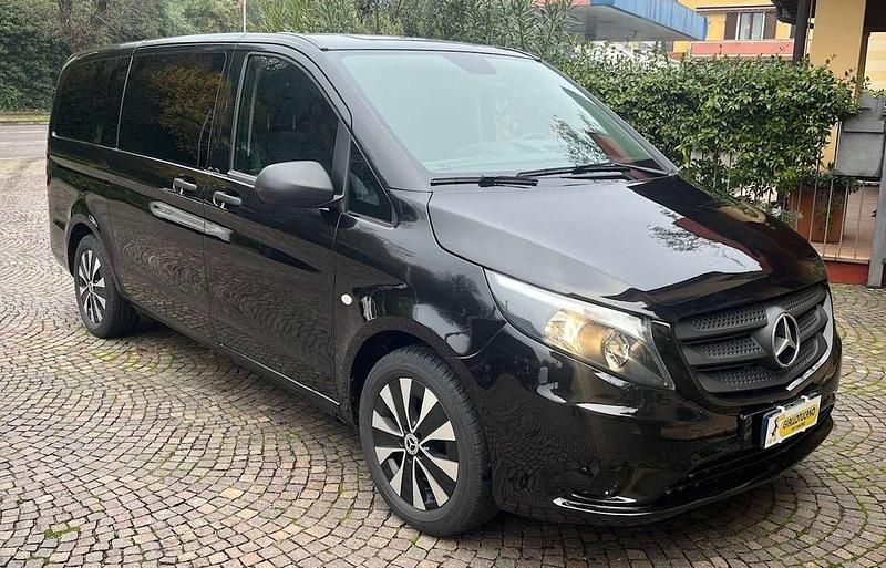 Nero Usata 2020 Mercedes Vito Furgone | 32.200 € - Immagine 1/4