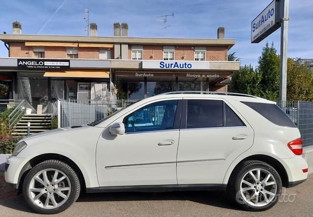 Bianco Usata 2009 Mercedes ML350 SUV | 8900 € (Buon prezzo) - Immagine 1/4