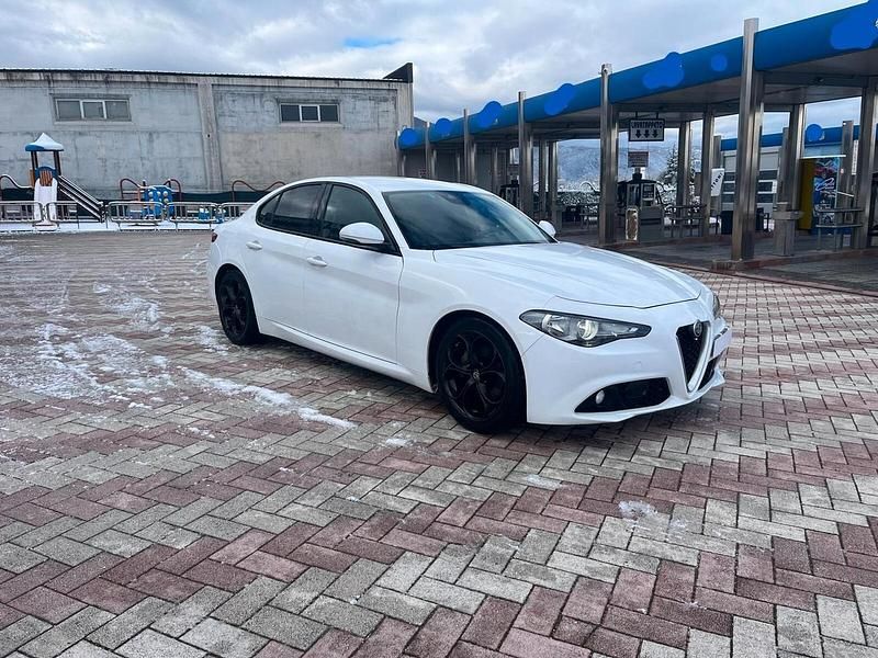 Usata Alfa Romeo Giulia Business 180 CV (132 kW) 2017 Bianco Berlina