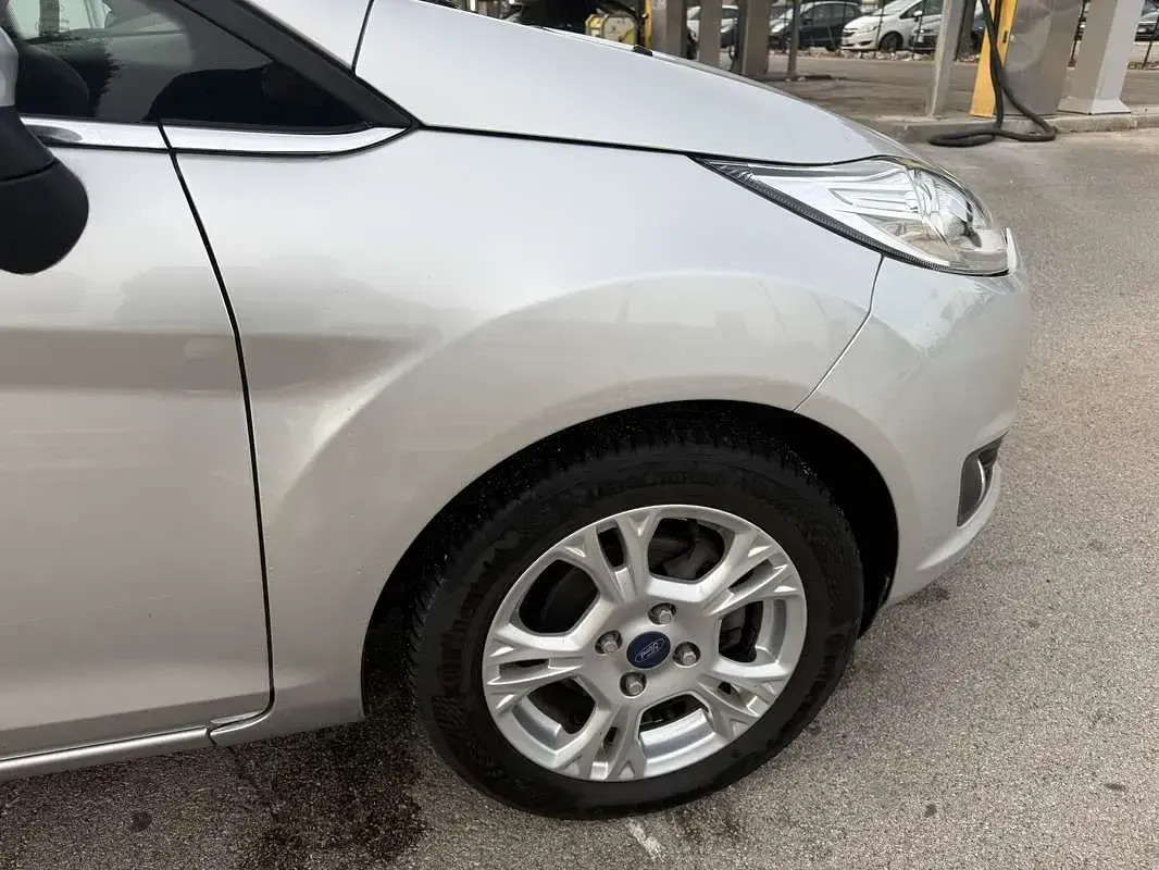 Usata Ford Fiesta Titanium 75 CV (55 kW) 2017 Grigio Utilitaria