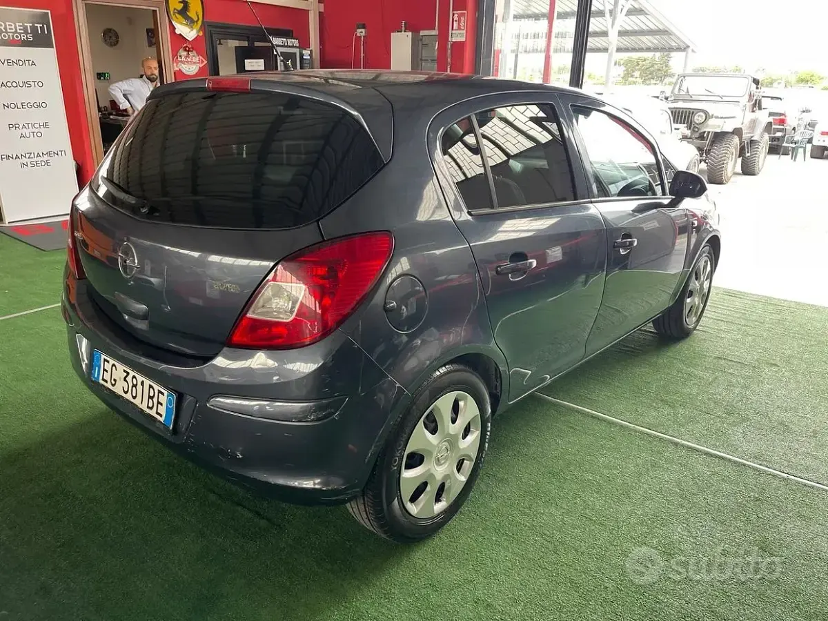 Usata Opel Corsa 86 CV (63 kW) 2011 Grigio Utilitaria