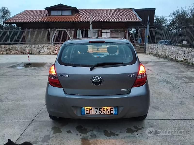 Usata Hyundai i20 90 CV (66 kW) 2012 Grigio Utilitaria