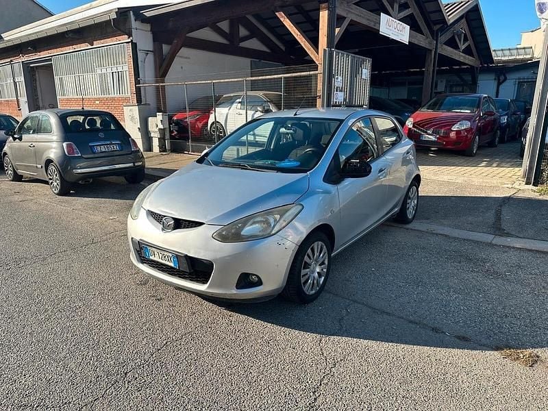 Usata Mazda 2 75 CV (55 kW) 2009 Argento Berlina