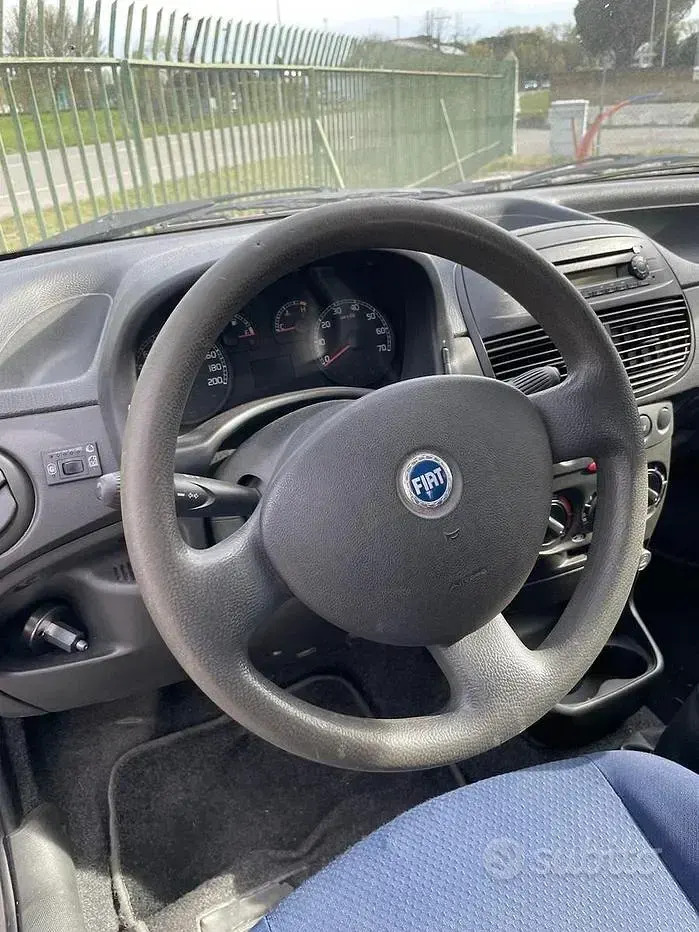 Usata Fiat Punto 60 CV (44 kW) 2004 Grigio Utilitaria