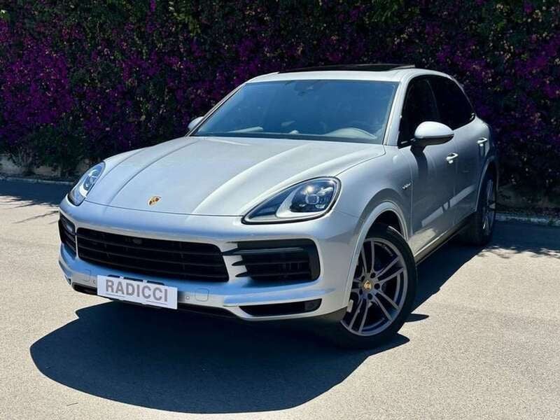 Argento Usata 2022 Porsche Cayenne Platinum Edition SUV | 73.900 € (Super prezzo) - Immagine 1/4