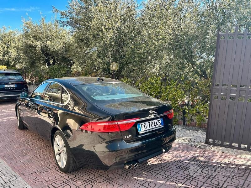 Usata Jaguar XF Prestige 179 CV (131 kW) 2016 Nero Berlina