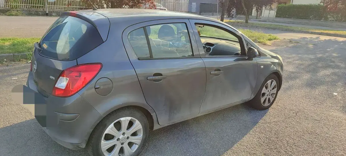 Usata Opel Corsa Cosmo 75 CV (55 kW) 2011 Utilitaria