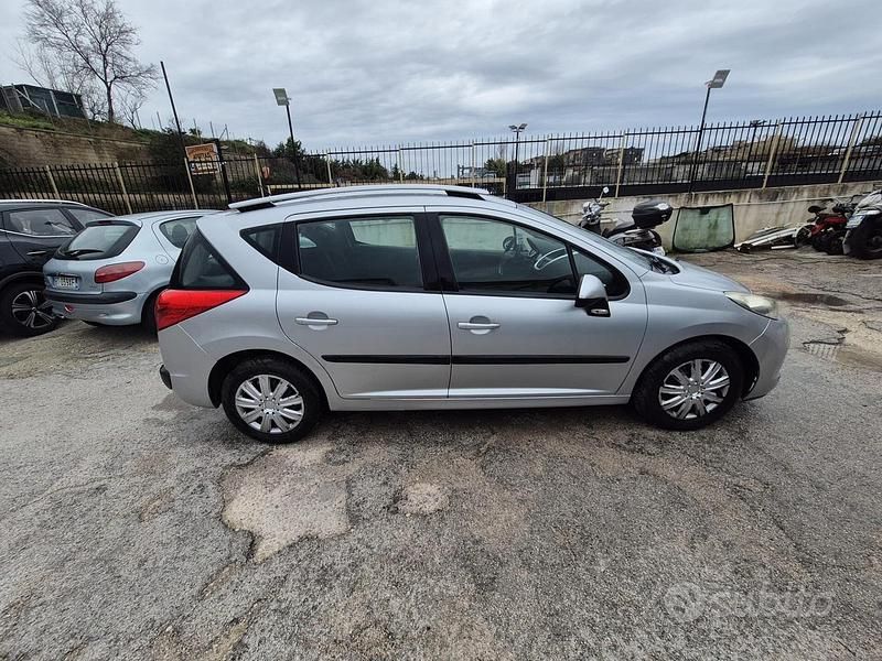 Begagnad Peugeot 207 75 HK (55 kW) 2011 Grå Sedan