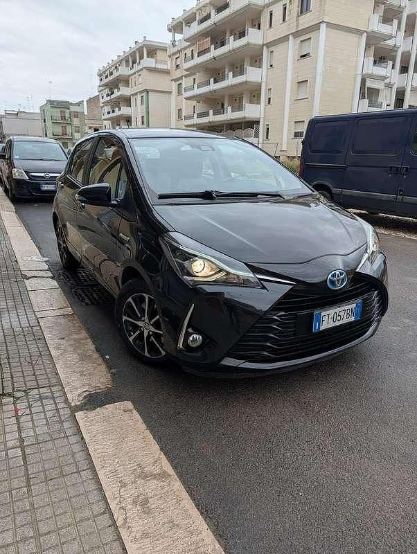 Usata 2018 Toyota Yaris Hybrid Active Tre volumi | 13.000 € (Buon prezzo) - Immagine 1/3