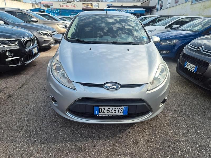 Usata Ford Fiesta Titanium 68 CV (50 kW) 2010 Argento Berlina