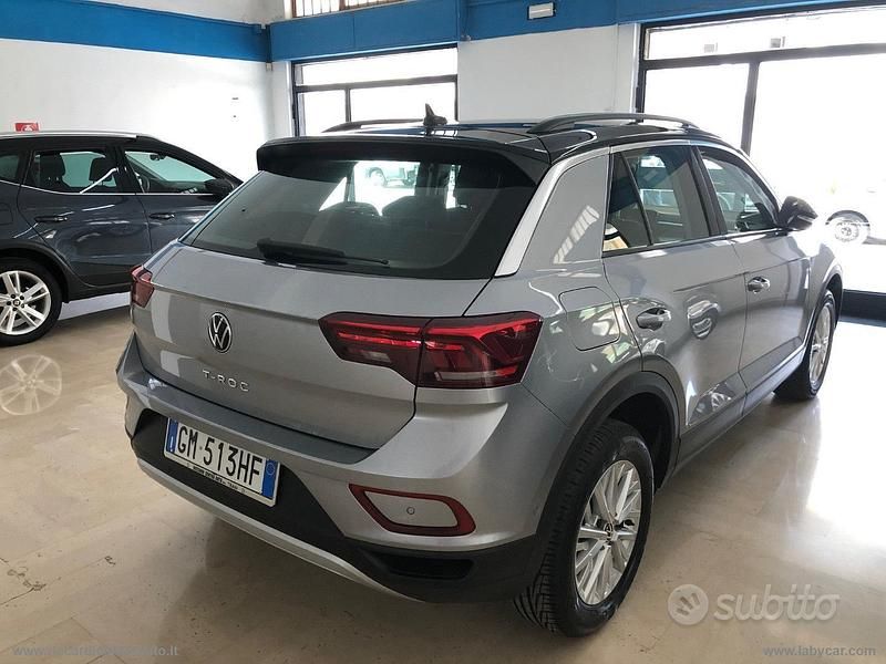 Usata VW T-Roc Life 116 CV (85 kW) 2023 Grigio SUV