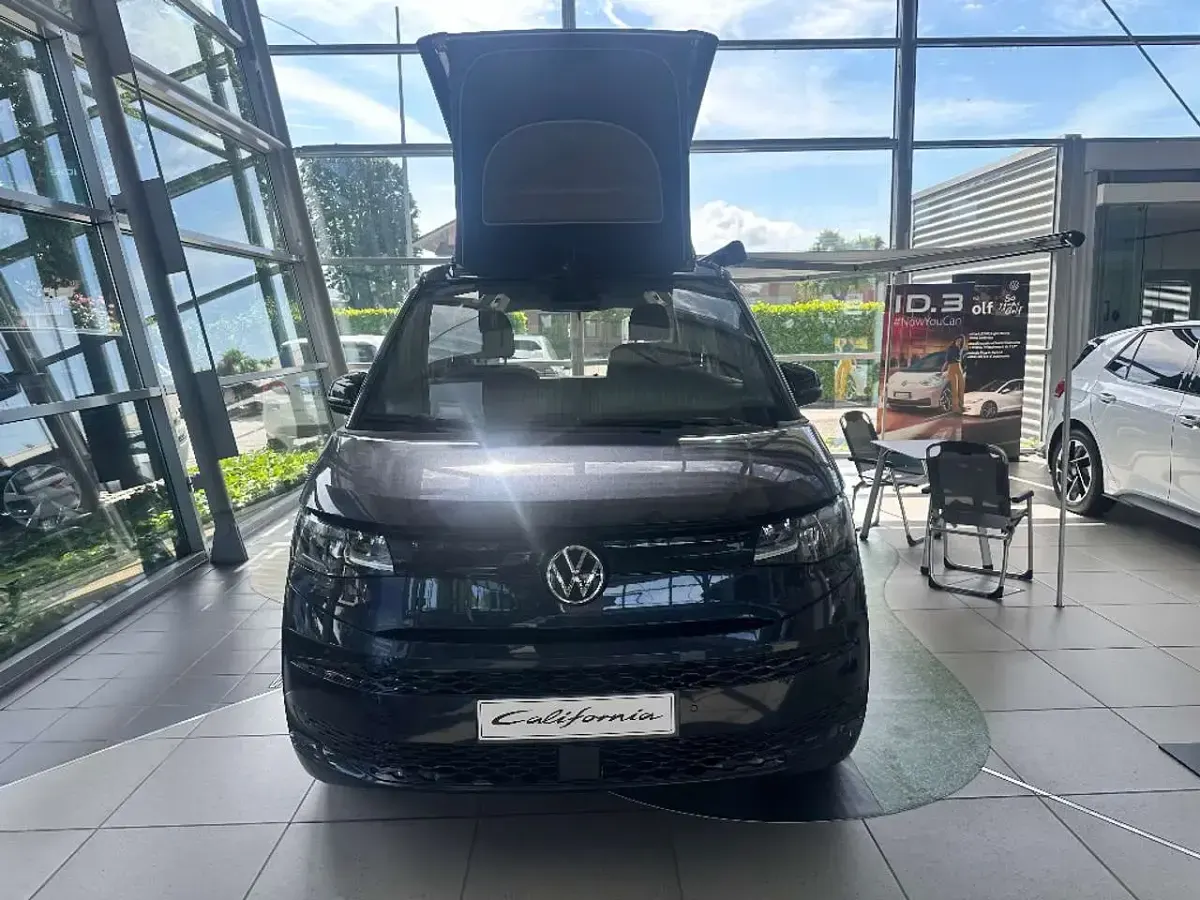 Nuova VW California Beach 150 CV (110 kW) 2025 Starlight blue metallizzato/ Furgone