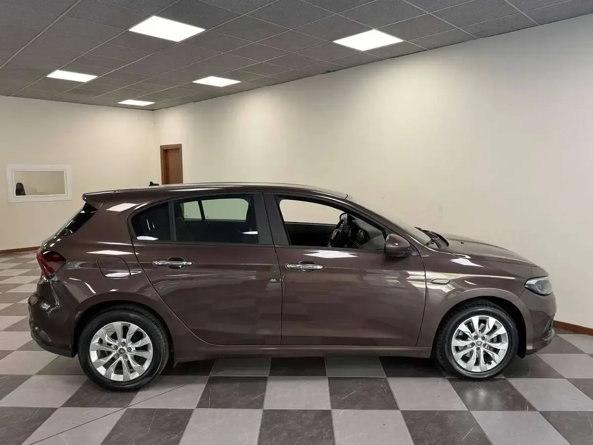 Usata Fiat Tipo Easy 95 CV (69 kW) 2018 Marrone Berlina