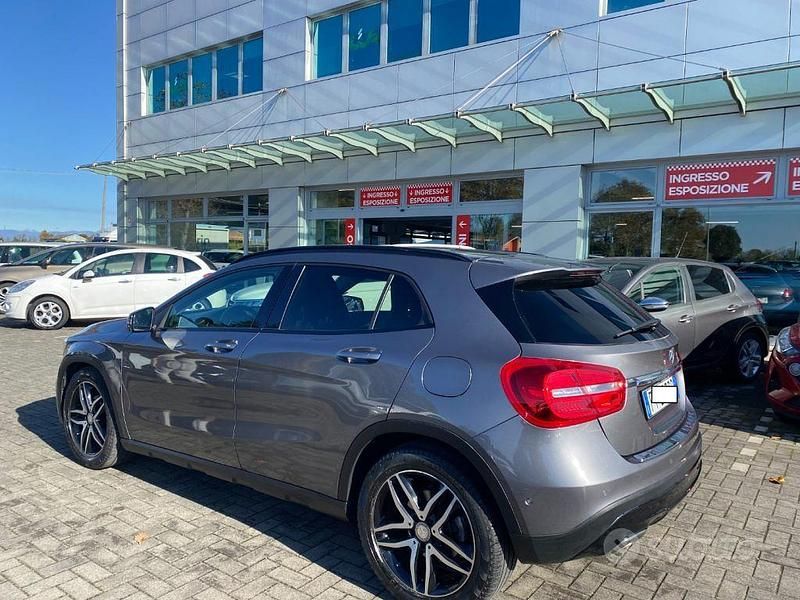 Usata Mercedes GLA200 Executive 136 CV (100 kW) 2015 Grigio SUV