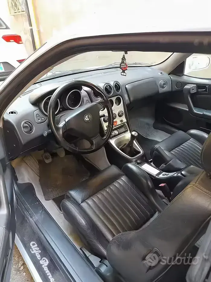 Usata Alfa Romeo GTV 155 CV (114 kW) 1999 Grigio Coupé