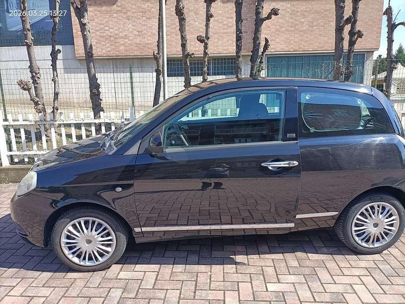 Usata Lancia Ypsilon 69 CV (50 kW) 2011 Nero Utilitaria