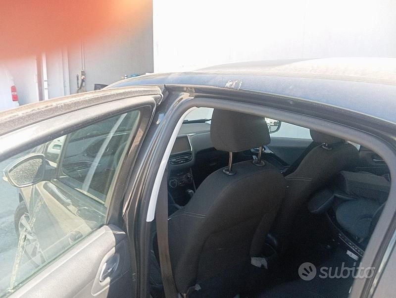 Usata Peugeot 208 82 CV (60 kW) 2012 Utilitaria
