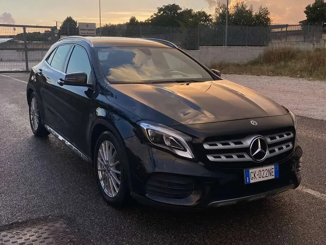 Usata Mercedes GLA200 Executive 136 CV (100 kW) 2017 Nero SUV