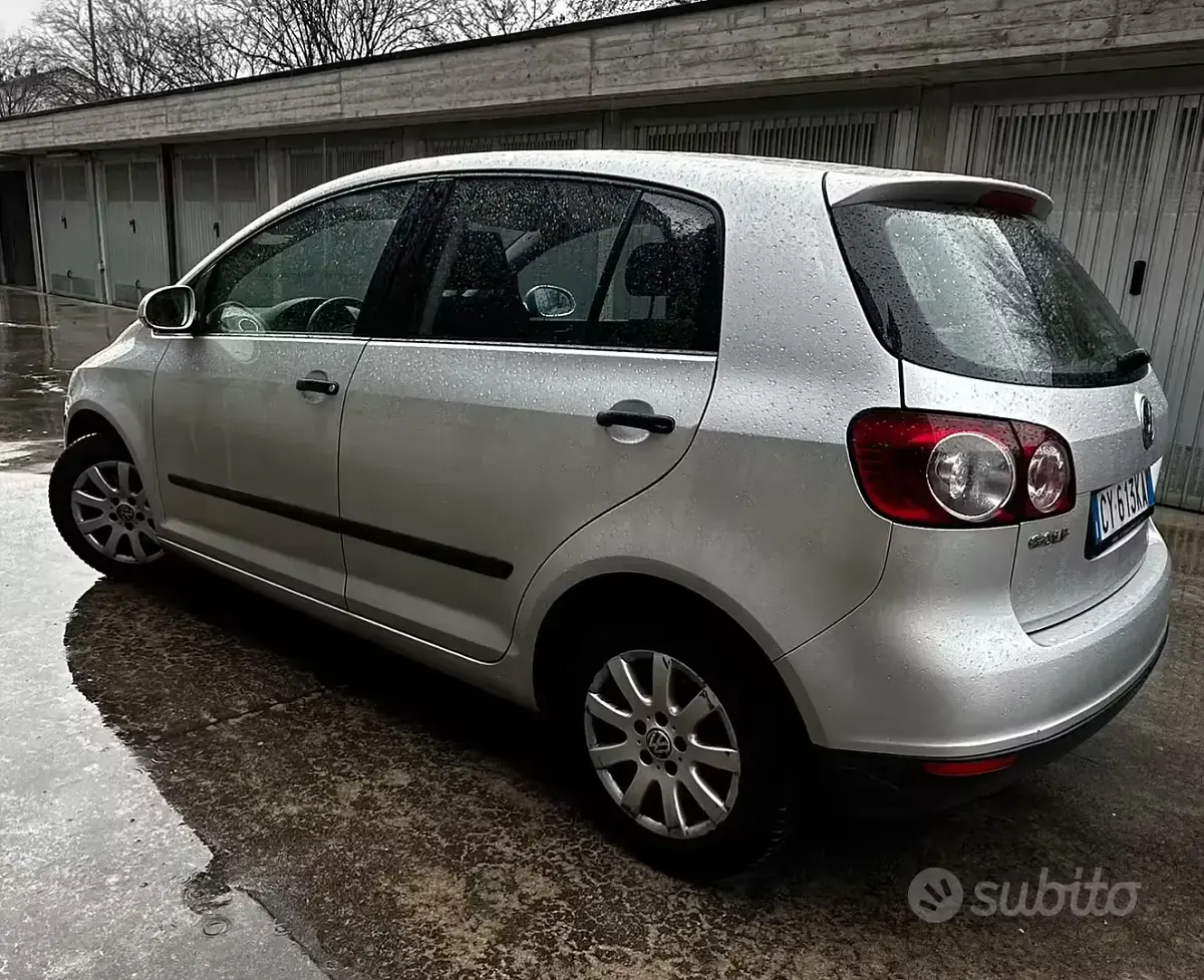 Käytetty VW Golf Comfortline 115 HP (84 kW) 2006 Harmaa Tila-auto