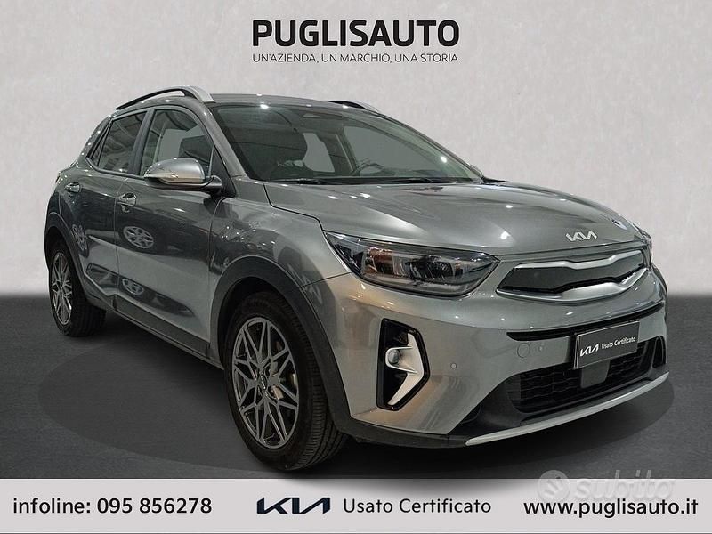Grigio Usata 2023 Kia Stonic SUV | 18.500 € (Cara) - Immagine 1/4