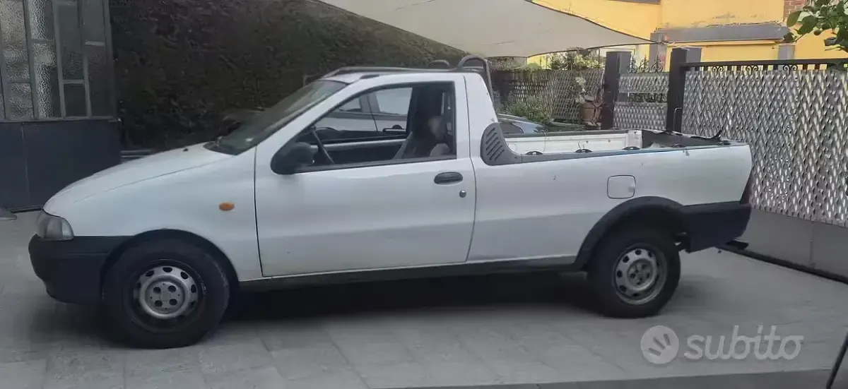Usata Fiat Strada 63 CV (46 kW) 2001 Bianco Pick-up