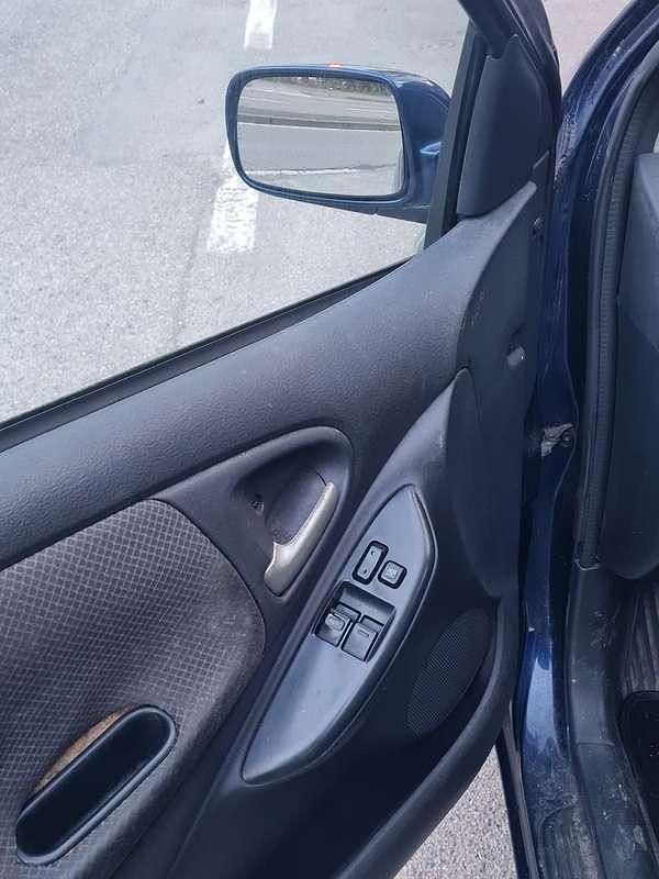 Usata Toyota Yaris 65 CV (47 kW) 2003 Utilitaria