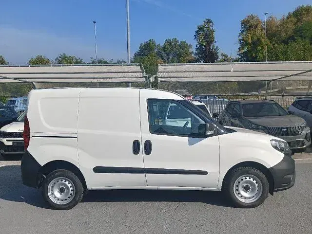 Usata Fiat Doblò Business 95 CV (69 kW) 2020 Bianco pastello Monovolume
