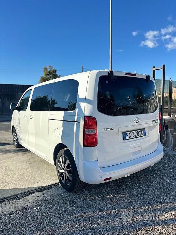 Usata Toyota Proace Verso Luxury 149 CV (109 kW) 2019 Bianco Station wagon