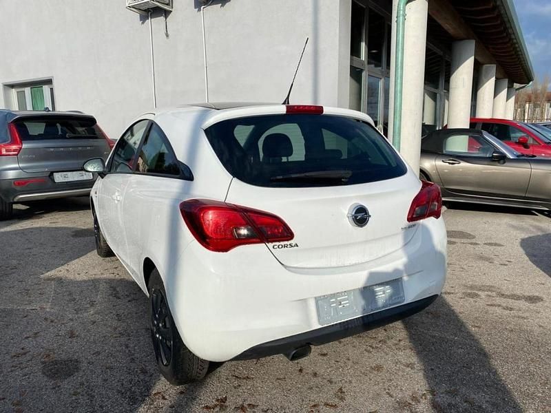 Usata Opel Corsa 69 CV (50 kW) 2015 Bianco Berlina