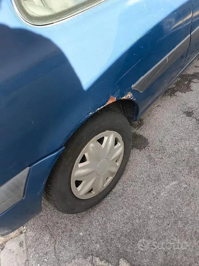 Usata Ford Fiesta 75 CV (55 kW) 2000 Blu Utilitaria