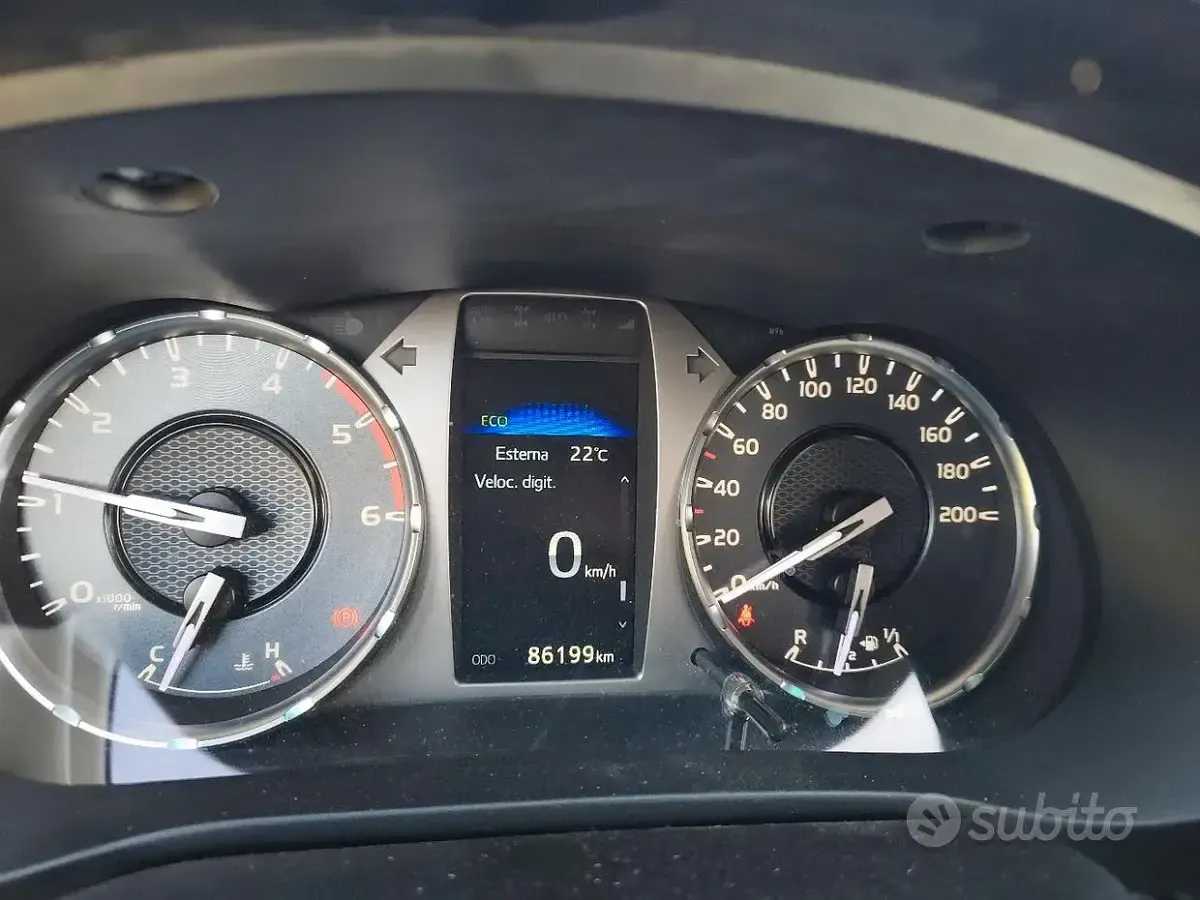 Usata Toyota HiLux 150 CV (110 kW) 2022 Grigio Pick-up