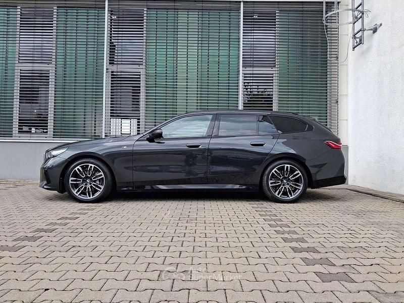 Usata BMW 540 M Sport 303 CV (222 kW) 2024 Grigio Station wagon