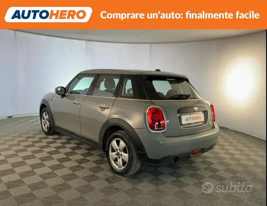 Begagnad Mini ONE 102 HK (75 kW) 2021 Grå Halvkombi