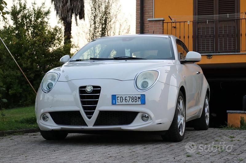 Bianco Usata 2011 Alfa Romeo MiTo Distinctive Utilitaria | 4000 € (Buon prezzo) - Immagine 1/4