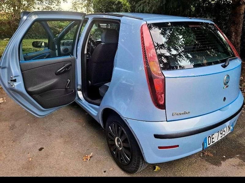 Usata Fiat Punto Dynamic 60 CV (44 kW) 2007 Blu/azzurro Berlina