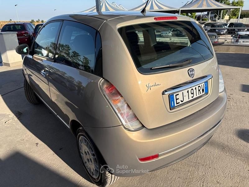 Usata Lancia Ypsilon 69 CV (50 kW) 2011 Oro Utilitaria