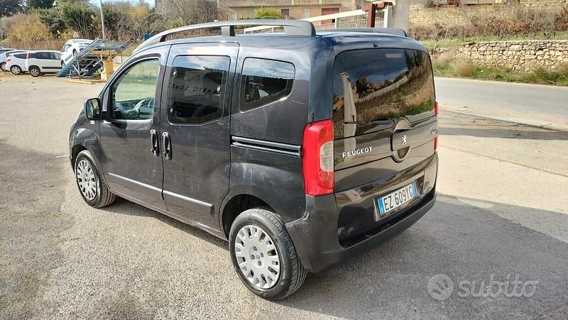Usata Peugeot Bipper Outdoor 75 CV (55 kW) 2015 Nero Monovolume