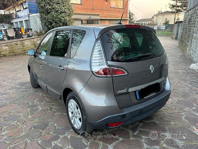 Usata Renault Scénic III LIMITED 110 CV (80 kW) 2014 Grigio Monovolume