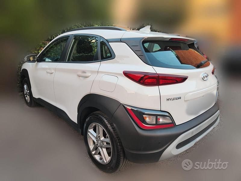 Usata Hyundai Kona Style 120 CV (88 kW) 2021 Bianco SUV