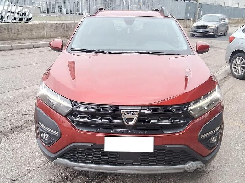 Usata Dacia Sandero Comfort 91 CV (66 kW) 2022 Rosso Berlina