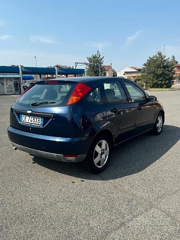 Usata Ford Focus 90 CV (66 kW) 2003 Blu Berlina