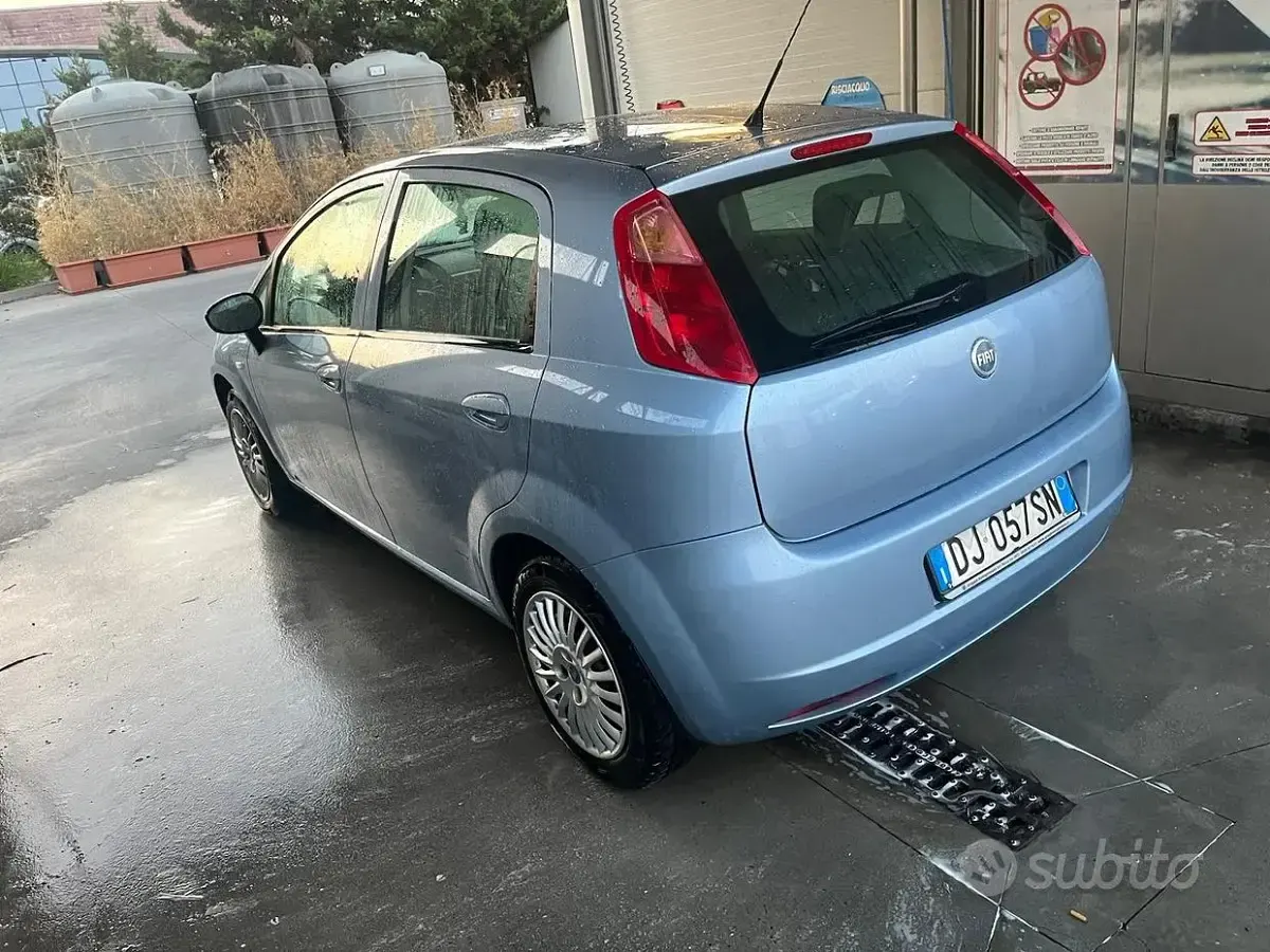 Usata Fiat Grande Punto 75 CV (55 kW) 2007 Bluazzurro Utilitaria