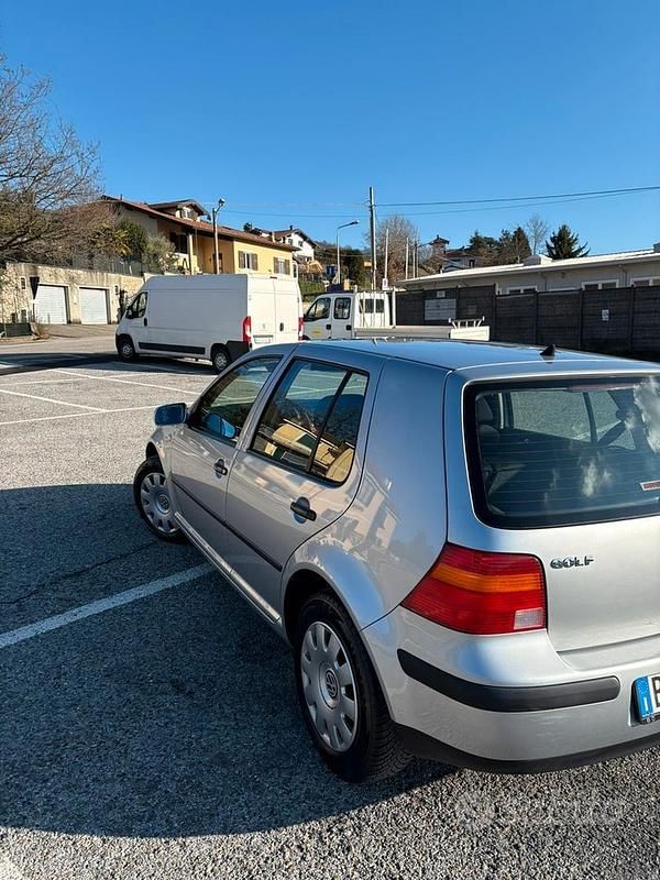 Begagnad VW Golf IV 75 HK (55 kW) 2000 Grå Sedan